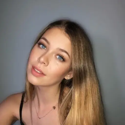 Cindy, 25